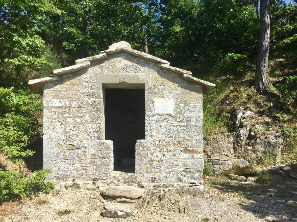 Agriturismo Vezzano 丘西-德拉弗娜 外观 照片
