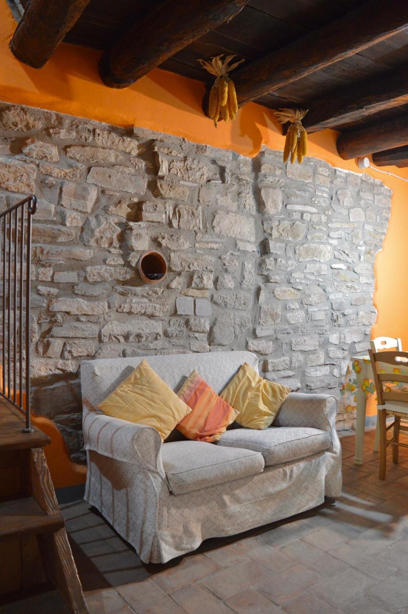 Agriturismo Vezzano 丘西-德拉弗娜 外观 照片