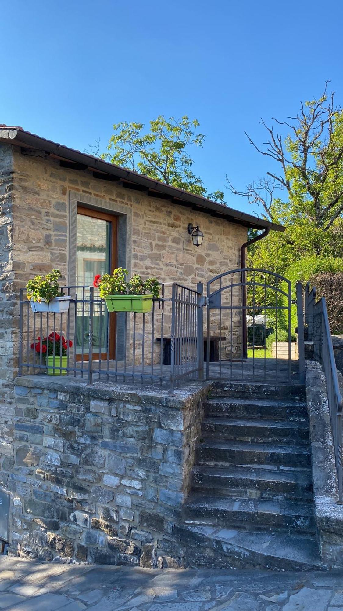 Agriturismo Vezzano 丘西-德拉弗娜 外观 照片