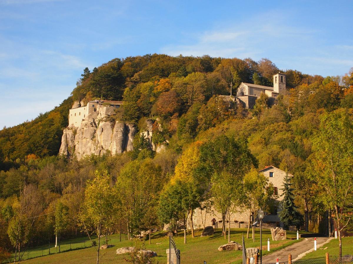 Agriturismo Vezzano 丘西-德拉弗娜 外观 照片