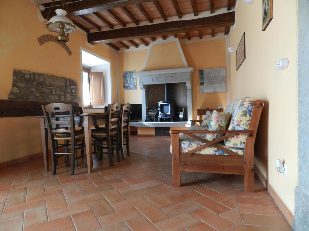 Agriturismo Vezzano 丘西-德拉弗娜 外观 照片