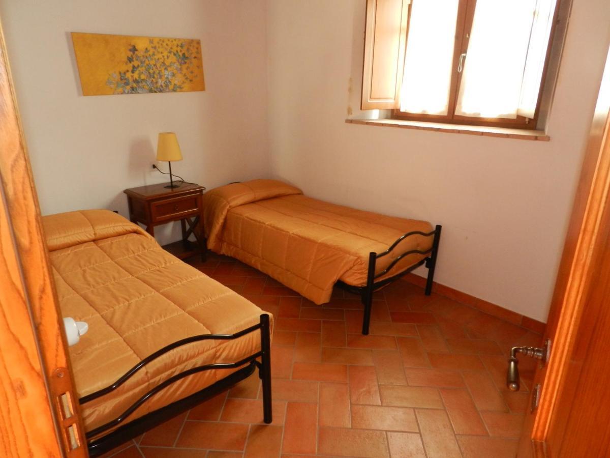 Agriturismo Vezzano 丘西-德拉弗娜 外观 照片